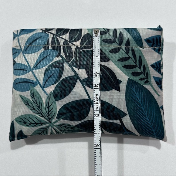 Reusable Foldable Leaf Print Shopping Bag - Picture 8 of 8